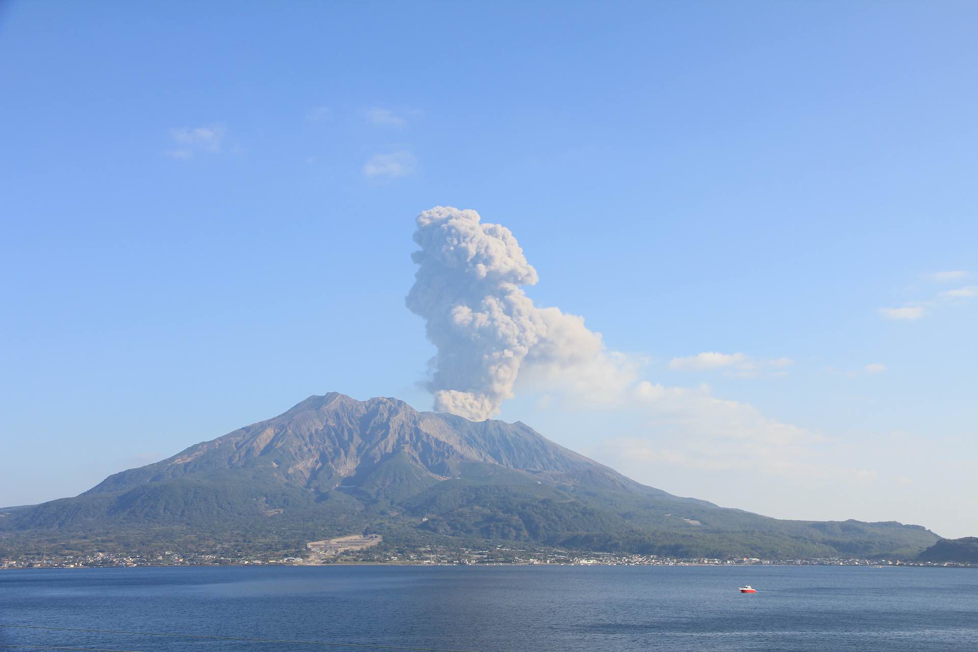 Sakurajima volcano eruption alert raised to highest level in Japan